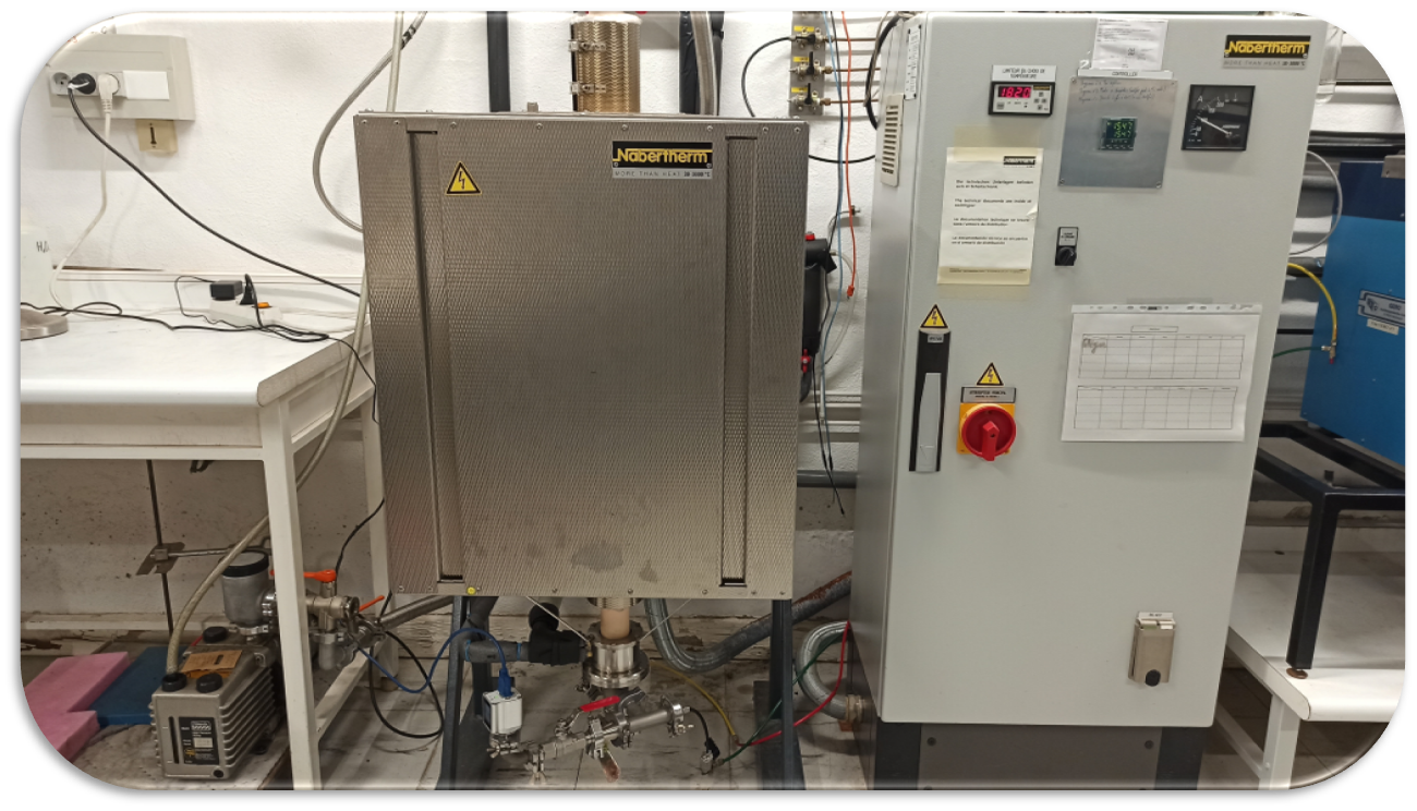 Photo Four vertical _CoMaX