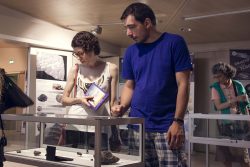 Photographie de l'exposition ‘météorites et cratères’ en 2008