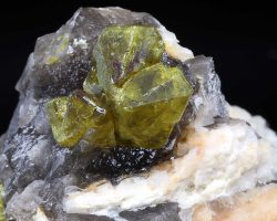 Photographie de l'exposition "Le monde merveilleux des Gemmes"