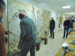 Photographie de l'installation de la pegmatite au CRPG