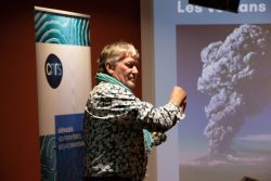 Michel Champenois parle du verre à la médiathèque Jules Vernes de Vandoeuvre