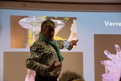 Michel Champenois parle du verre à la médiathèque Jules Vernes de Vandoeuvre