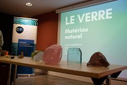 Michel Champenois parle du verre à la médiathèque Jules Vernes de Vandoeuvre