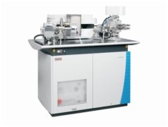 Photographie du spectromètre Thermo Scientific Helix MC de la plateforme Gaz rares